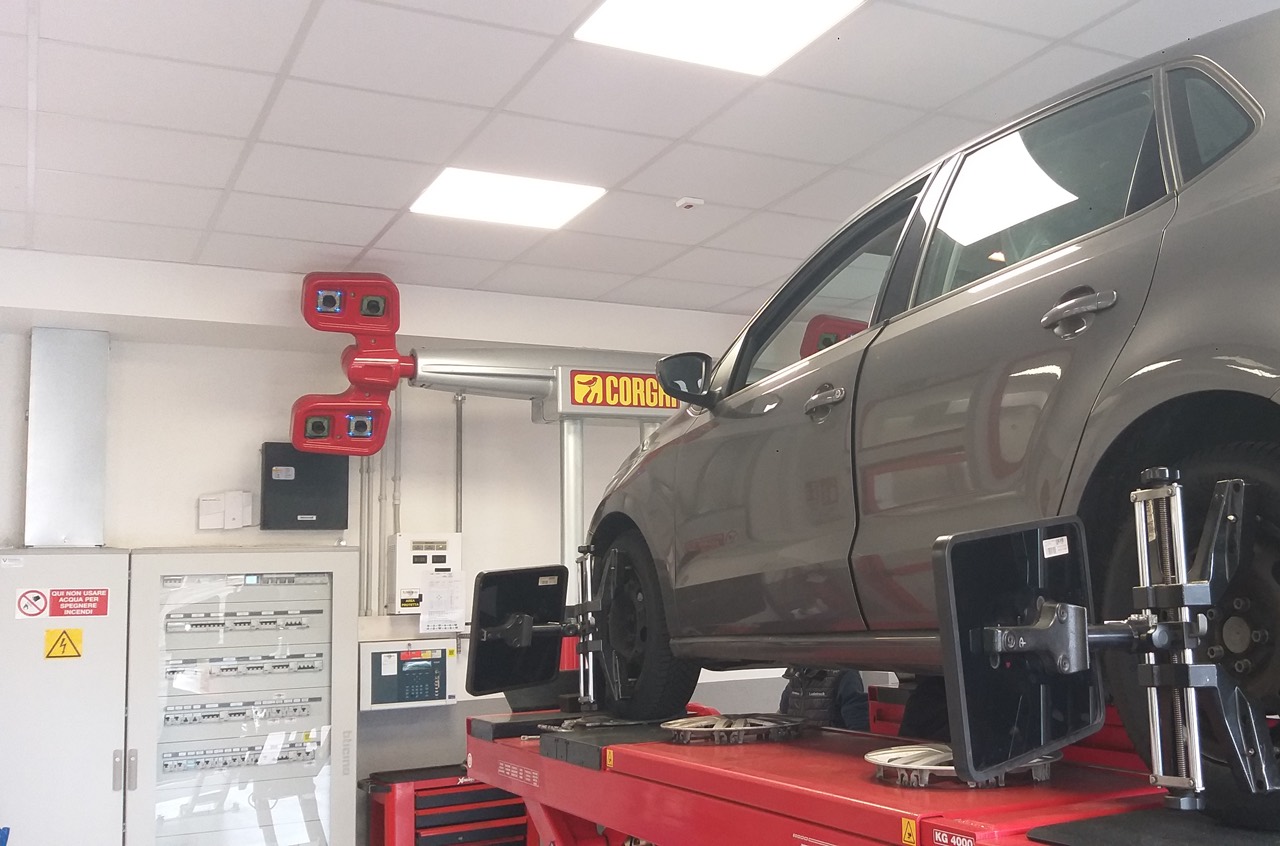 Auto sul banco per il controllo della convergenza